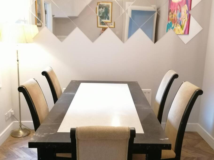 Stunning 3 Bedroom Townhouse In The Heart Of City Belfast Eksteriør bilde