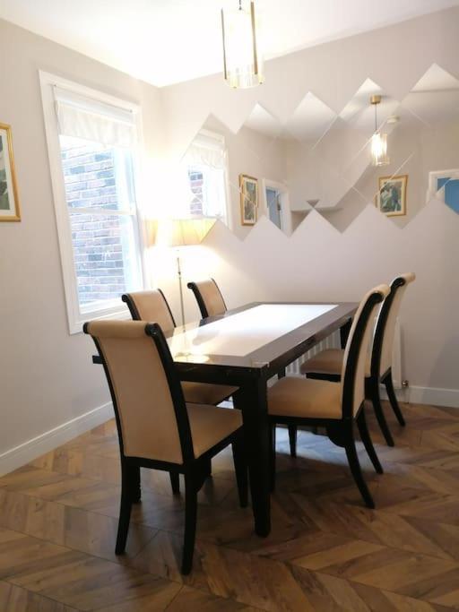 Stunning 3 Bedroom Townhouse In The Heart Of City Belfast Eksteriør bilde
